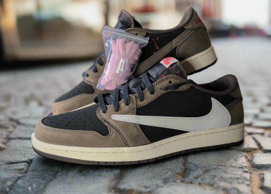 Jordan 1 Retro Low OG SP   "Travis Scott Mocha"